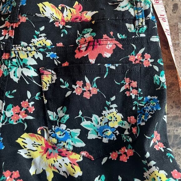London Women's Size Large Floral Print Black Skinny Pants​​​​ - Picture 7 of 10